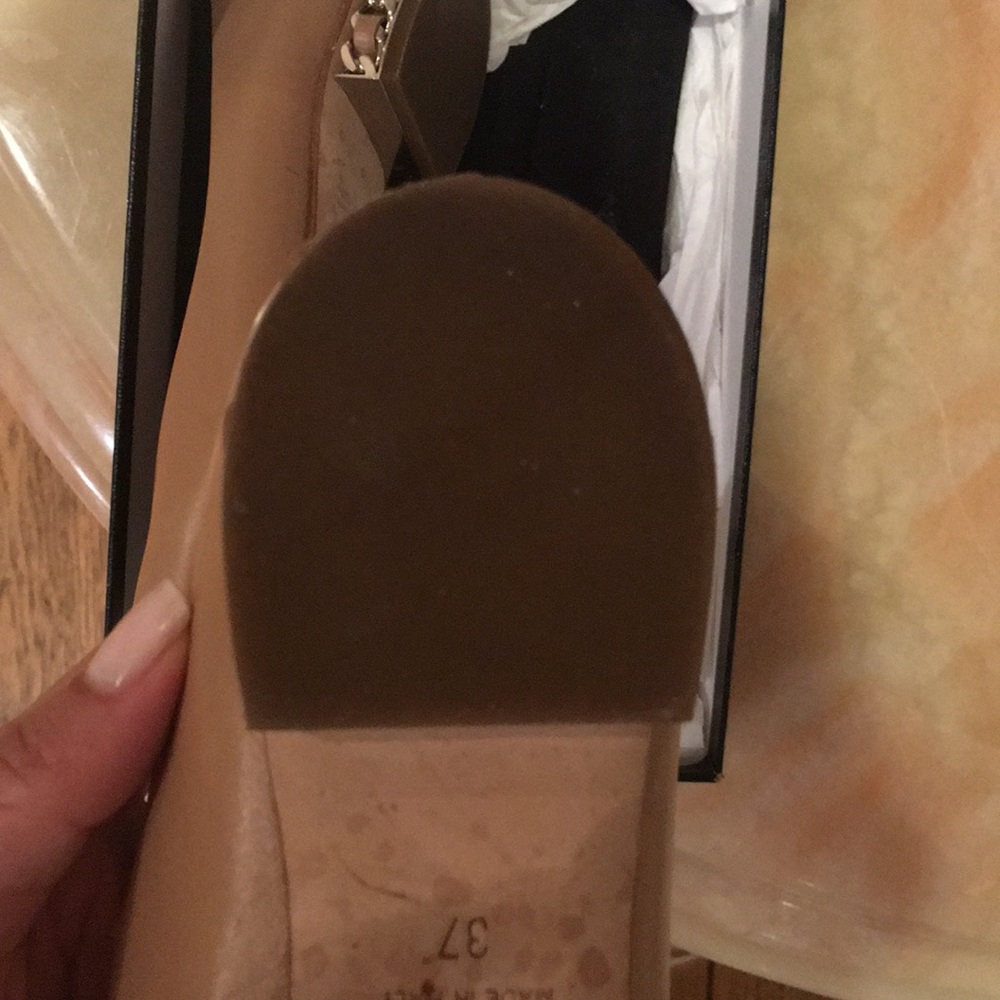 CHANEL flat sandal with chain detail heel - Picture 6 of 8